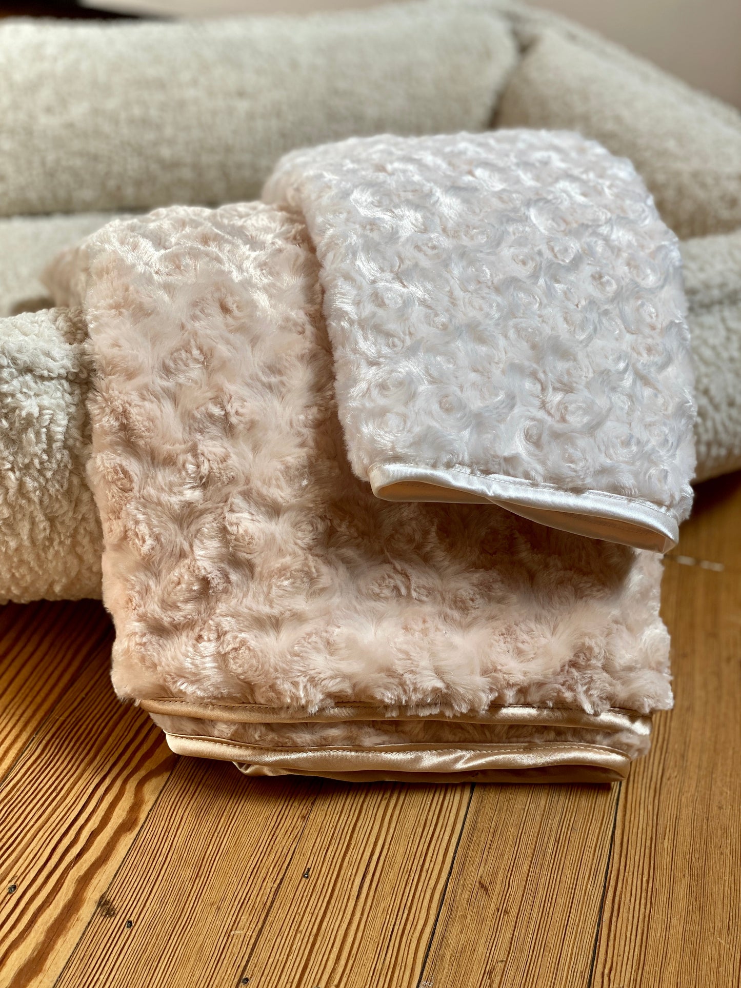 Rosebud Dog Blanket in Tan